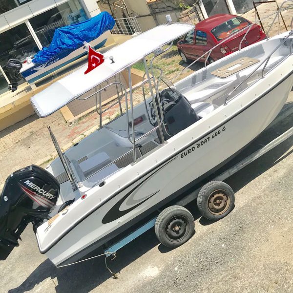 600 Center Console 2019