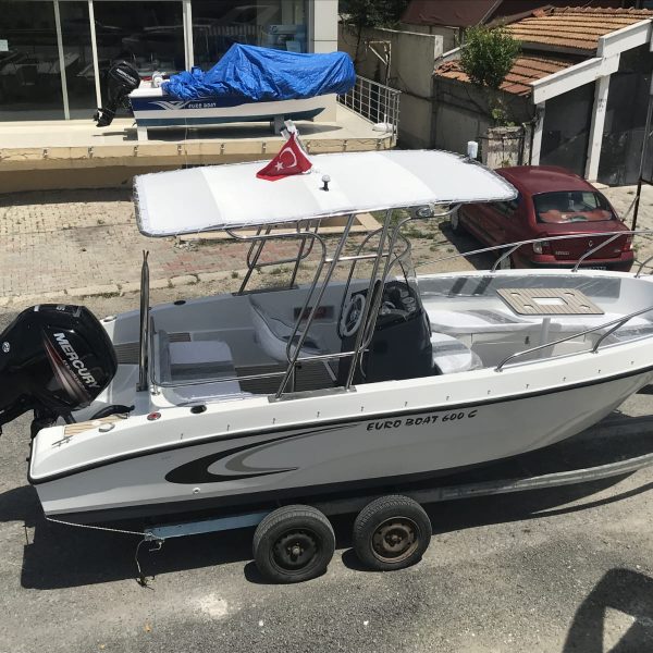 600 Center Console 2019