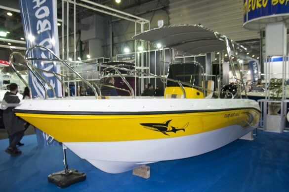 600 Center Console 2019